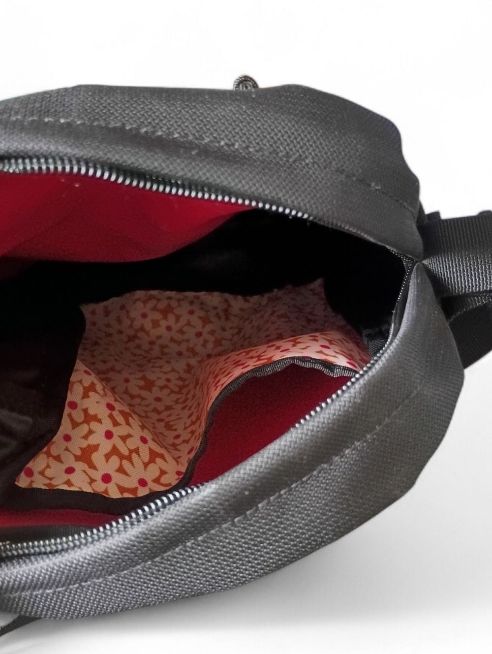 Sherpani Pica Red & Black Crossbody Purse Bag Travel Hiking Lightweight - Picture 5 of 7